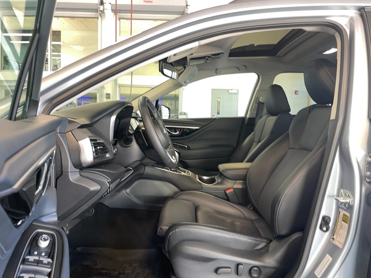 Used 2025 Subaru Outback Limited AWD/4WD image 6