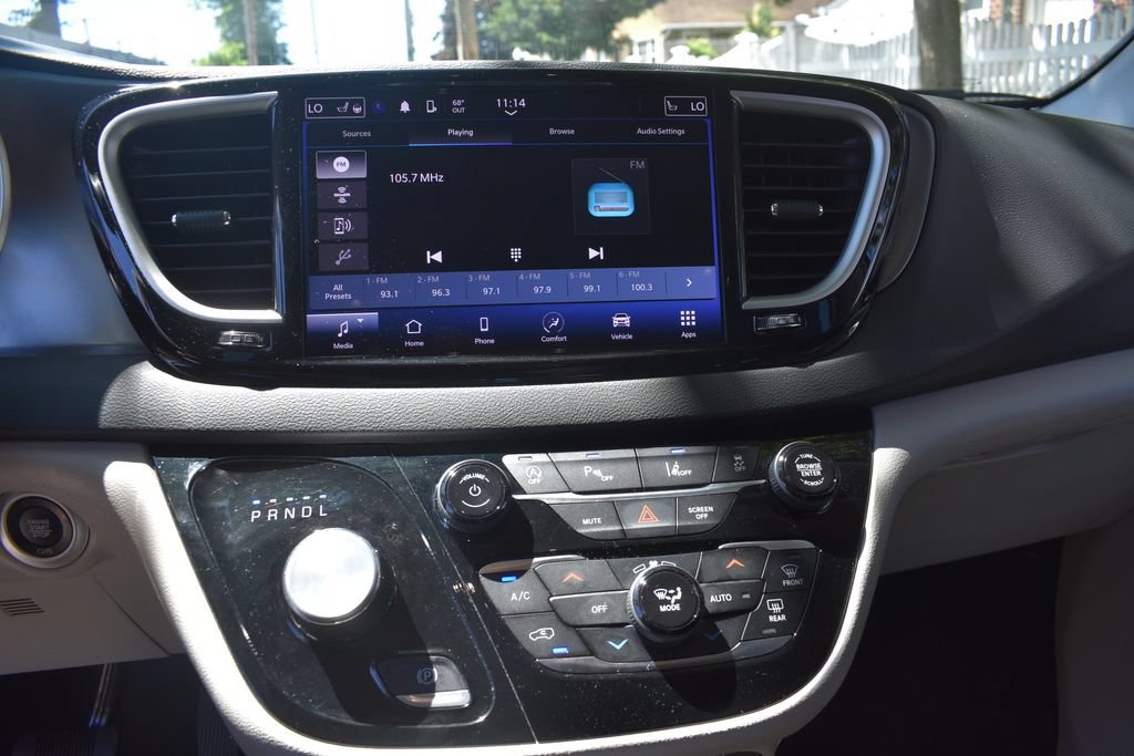 Used 2024 Chrysler Pacifica Touring-L FWD image 18