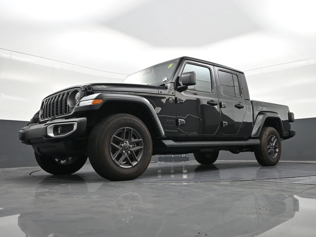 Used 2025 Jeep Gladiator Sport AWD/4WD image 22