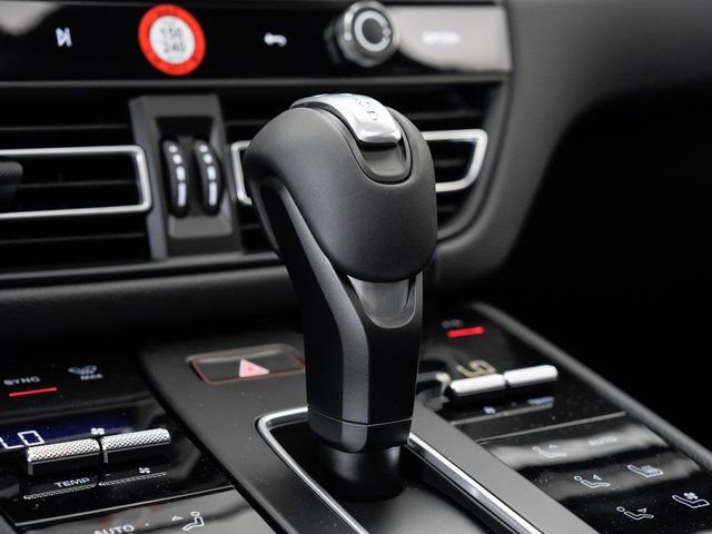 Certified 2025 Porsche Macan image 21