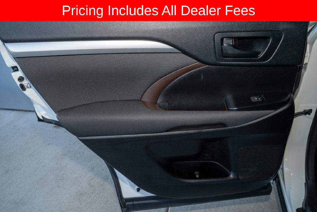 Used 2017 Toyota Highlander LE FWD image 9