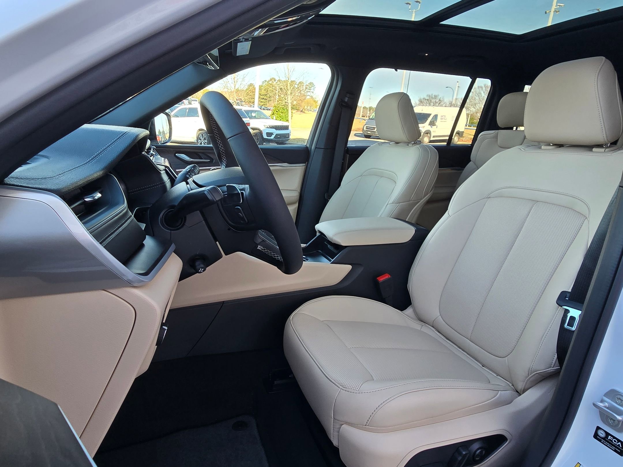 New 2025 Jeep Grand Cherokee L Limited w/ Luxury Tech Group II image 23