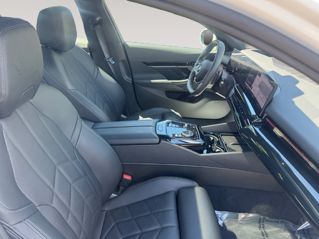 Used 2026 BMW 530i xDrive AWD/4WD image 15