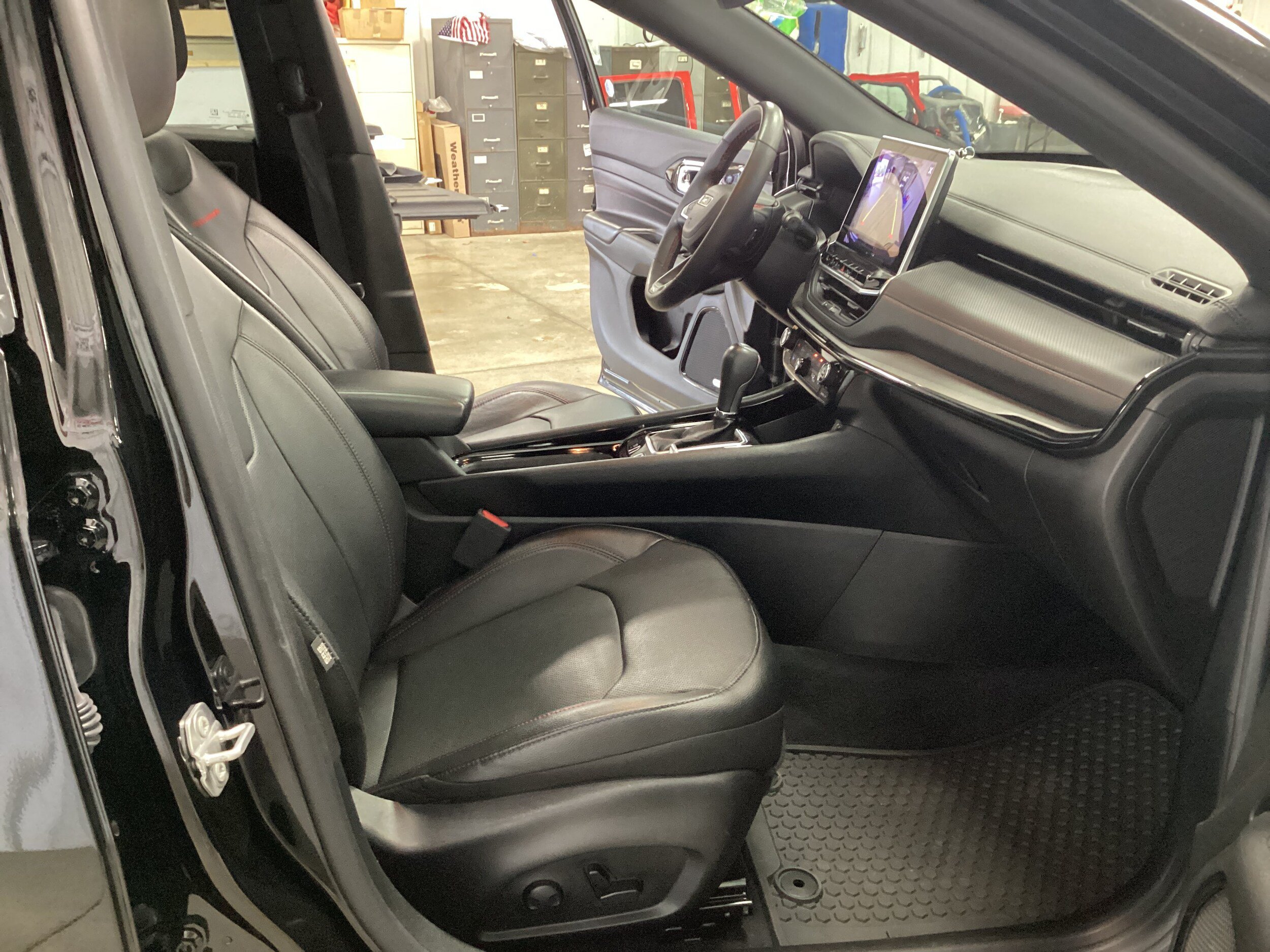 Used 2025 Jeep Compass Trailhawk w/ Trailhawk Elite Group AWD/4WD image 37