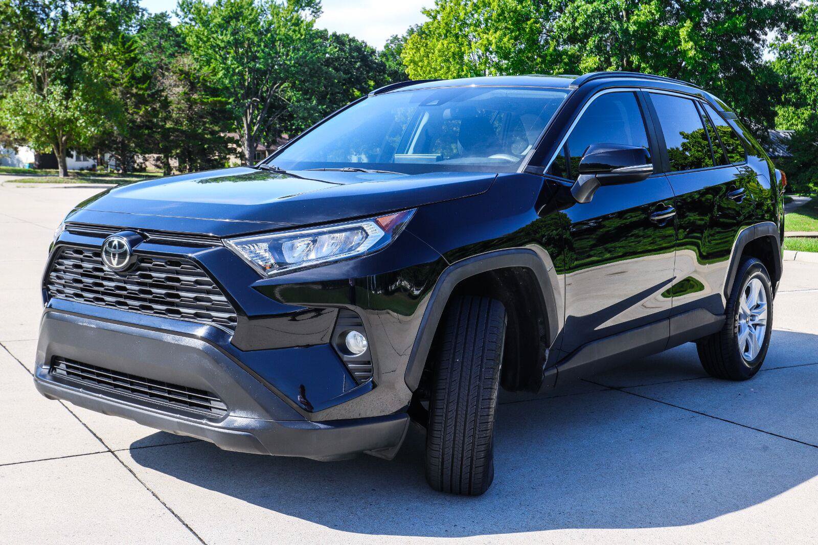 Used 2021 Toyota RAV4 XLE FWD image 3