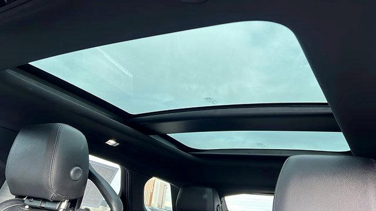 Used 2023 Land Rover Range Rover Evoque R-Dynamic S image 27