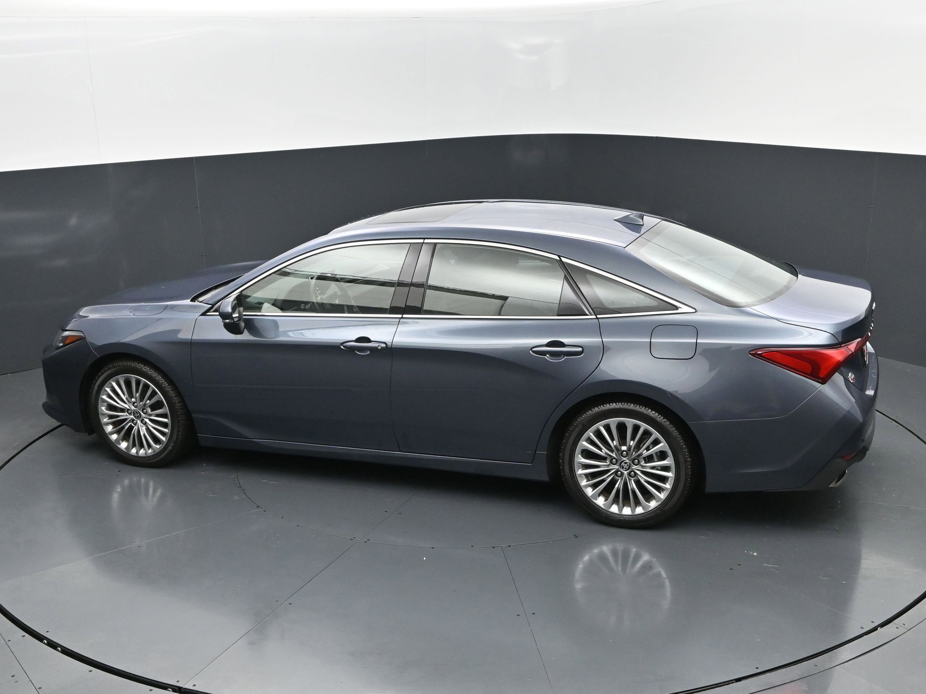 Used 2022 Toyota Avalon Limited w/ Advanced Safety Package FWD image 29