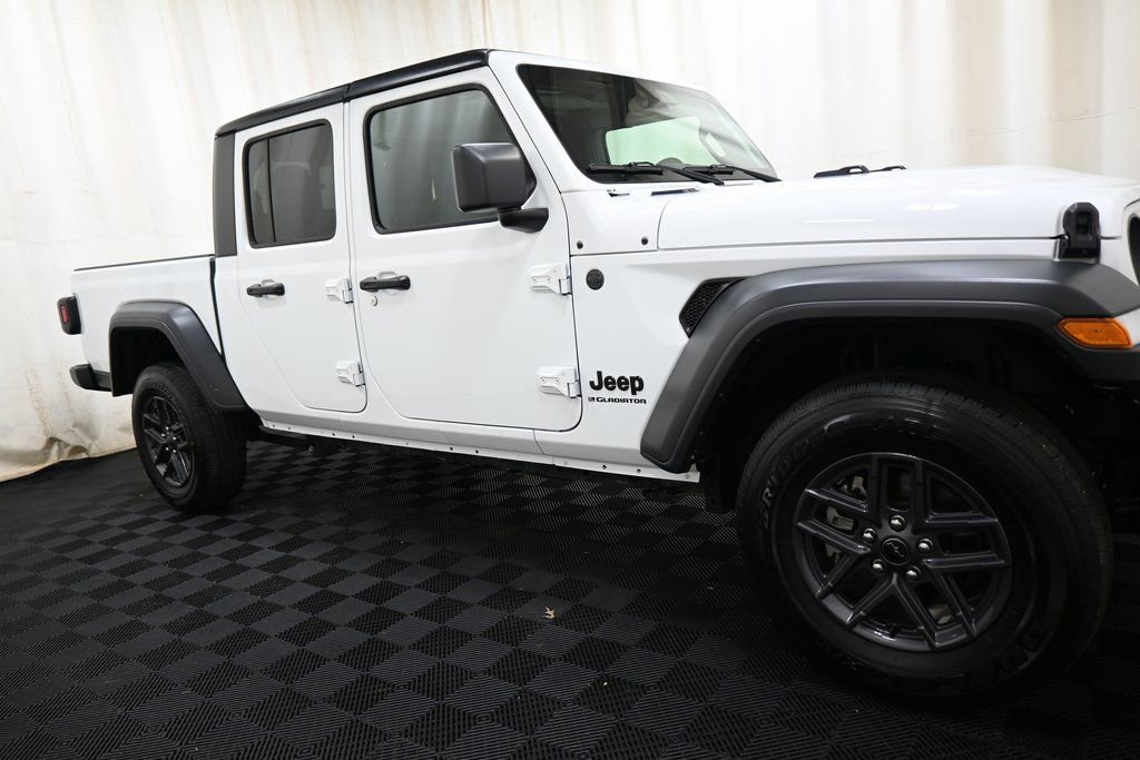 Used 2025 Jeep Gladiator Sport image 14