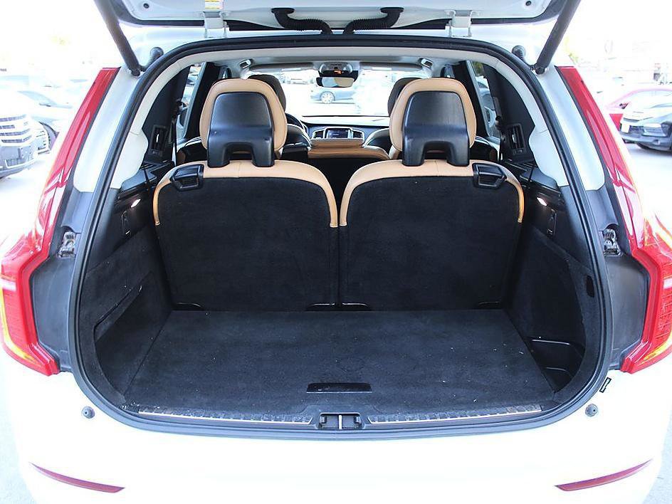 Used 2016 Volvo XC90 T6 Momentum AWD/4WD image 8