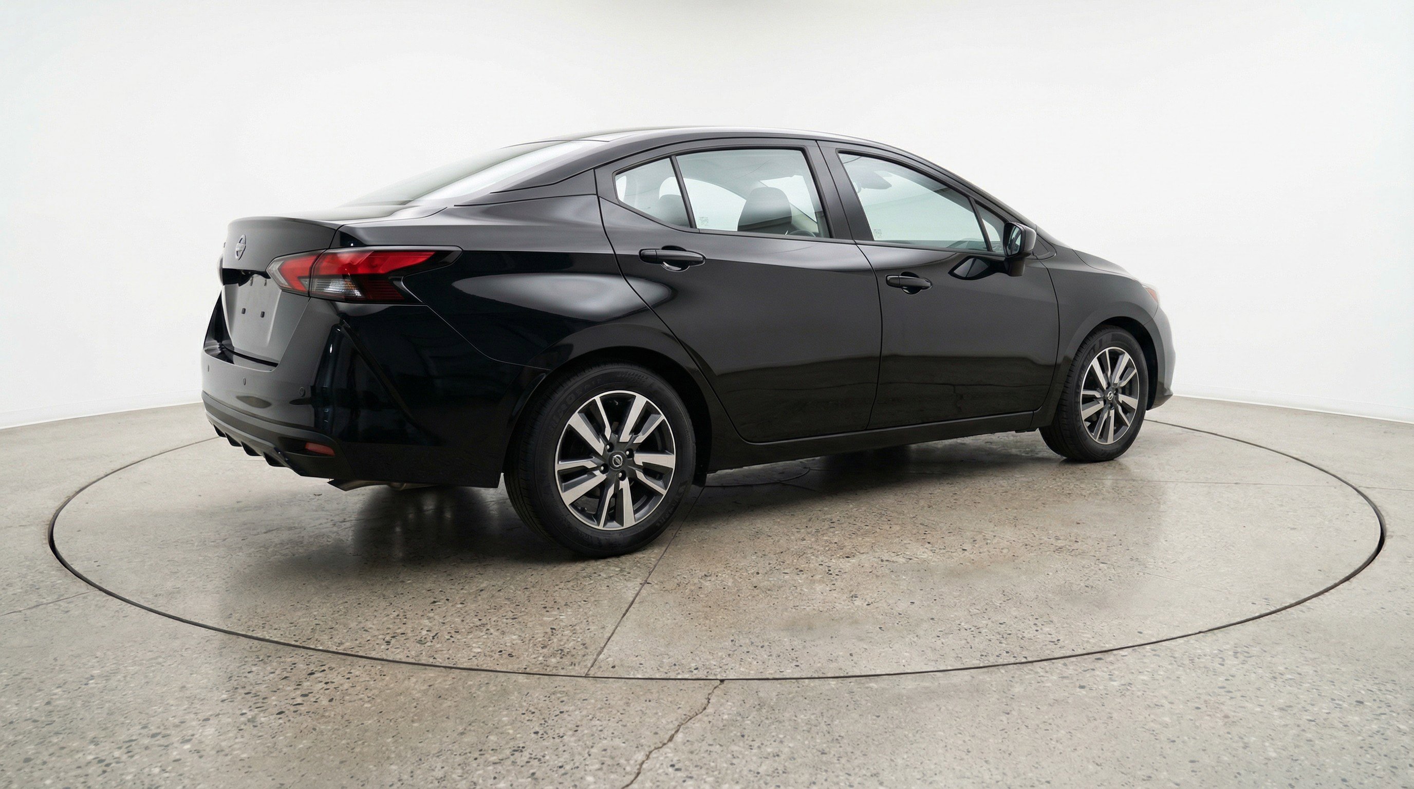 Used 2025 Nissan Versa SV FWD image 9