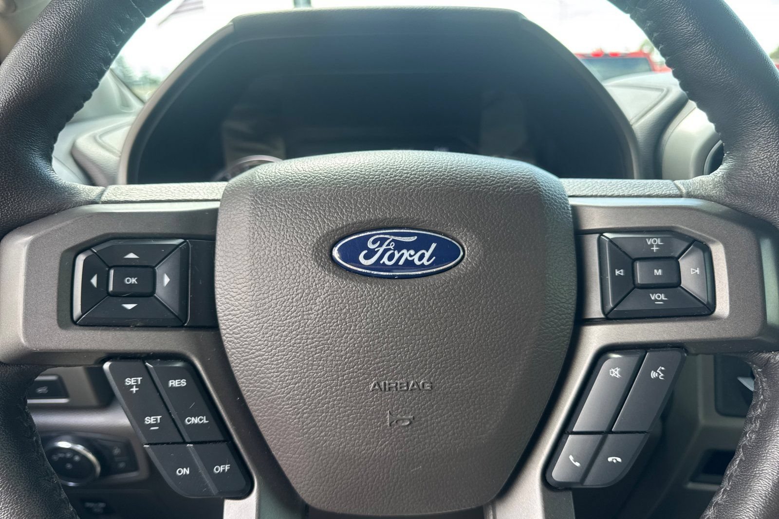 Used 2020 Ford Expedition XLT w/ Equipment Group 202A AWD/4WD image 25