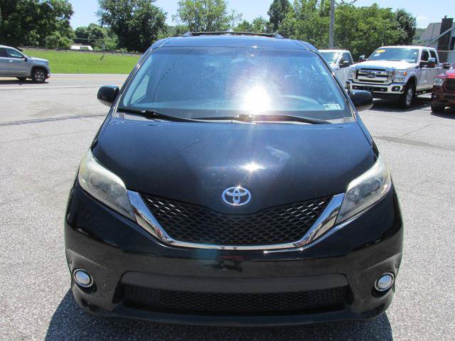 Used 2016 Toyota Sienna SE Premium FWD image 2