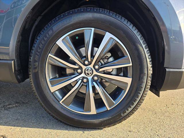 Used 2023 Toyota Venza LE AWD/4WD image 9
