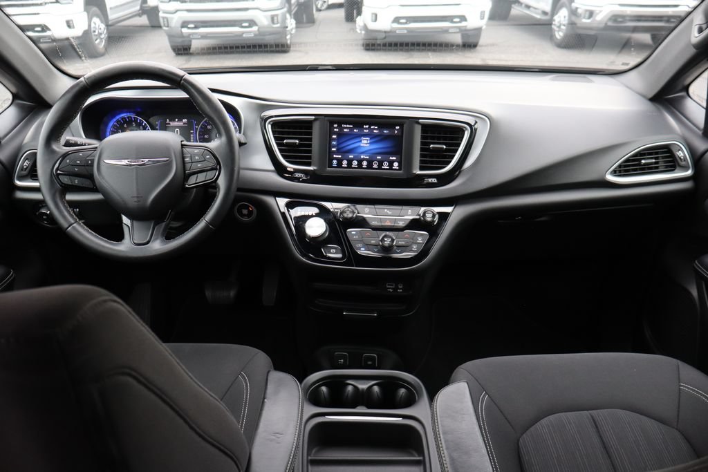 Used 2018 Chrysler Pacifica Touring Plus w/ S Appearance Package FWD image 20