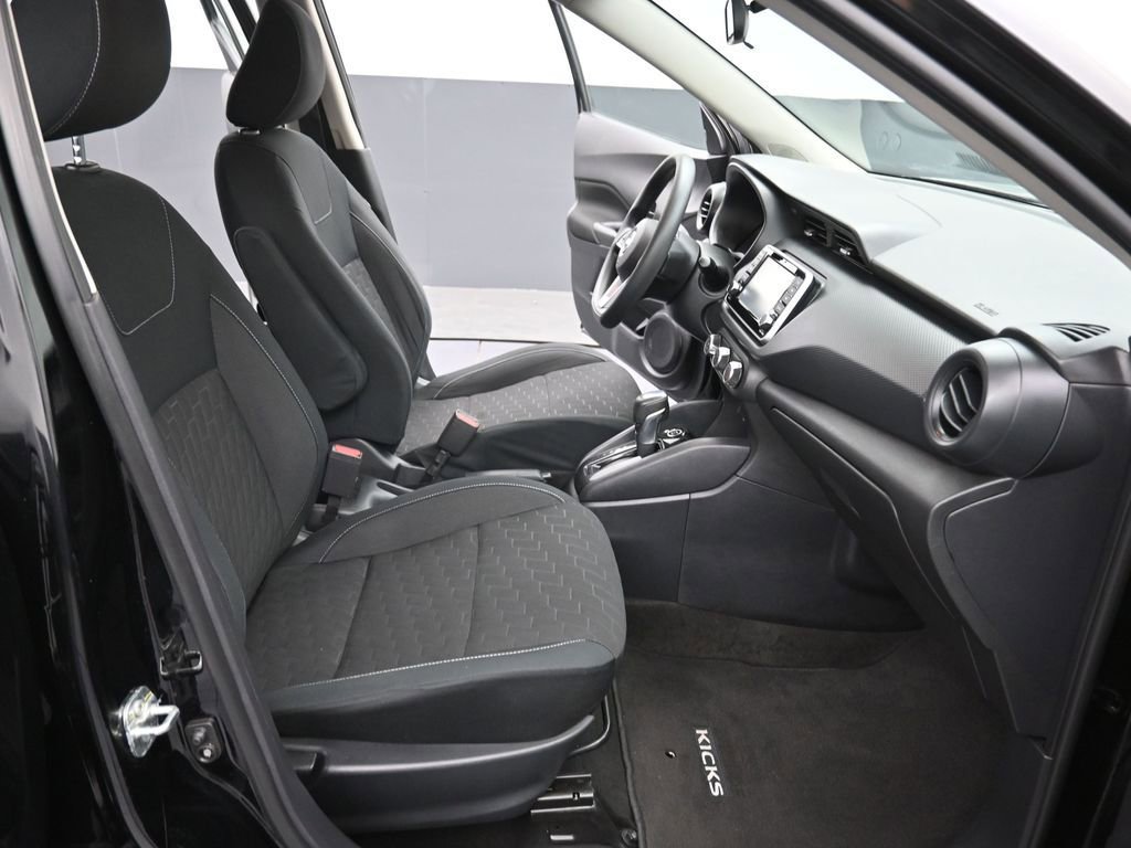 Used 2022 Nissan Kicks S image 12