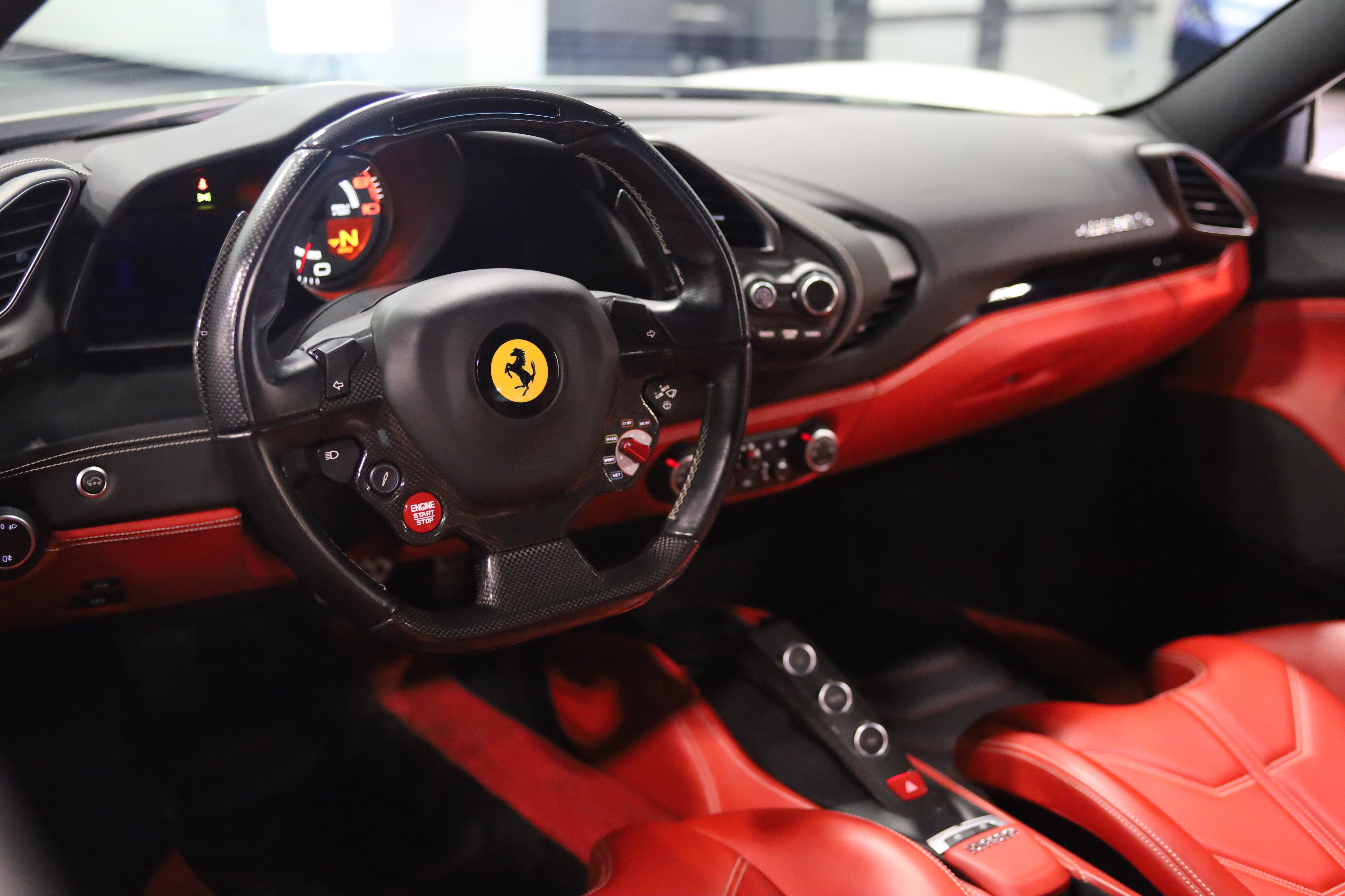 Used 2018 Ferrari 488 GTB RWD image 32