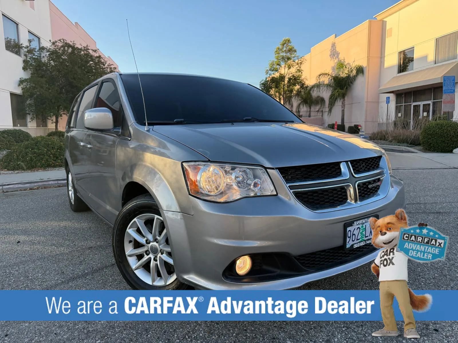 Used 2018 Dodge Grand Caravan SXT FWD image 3