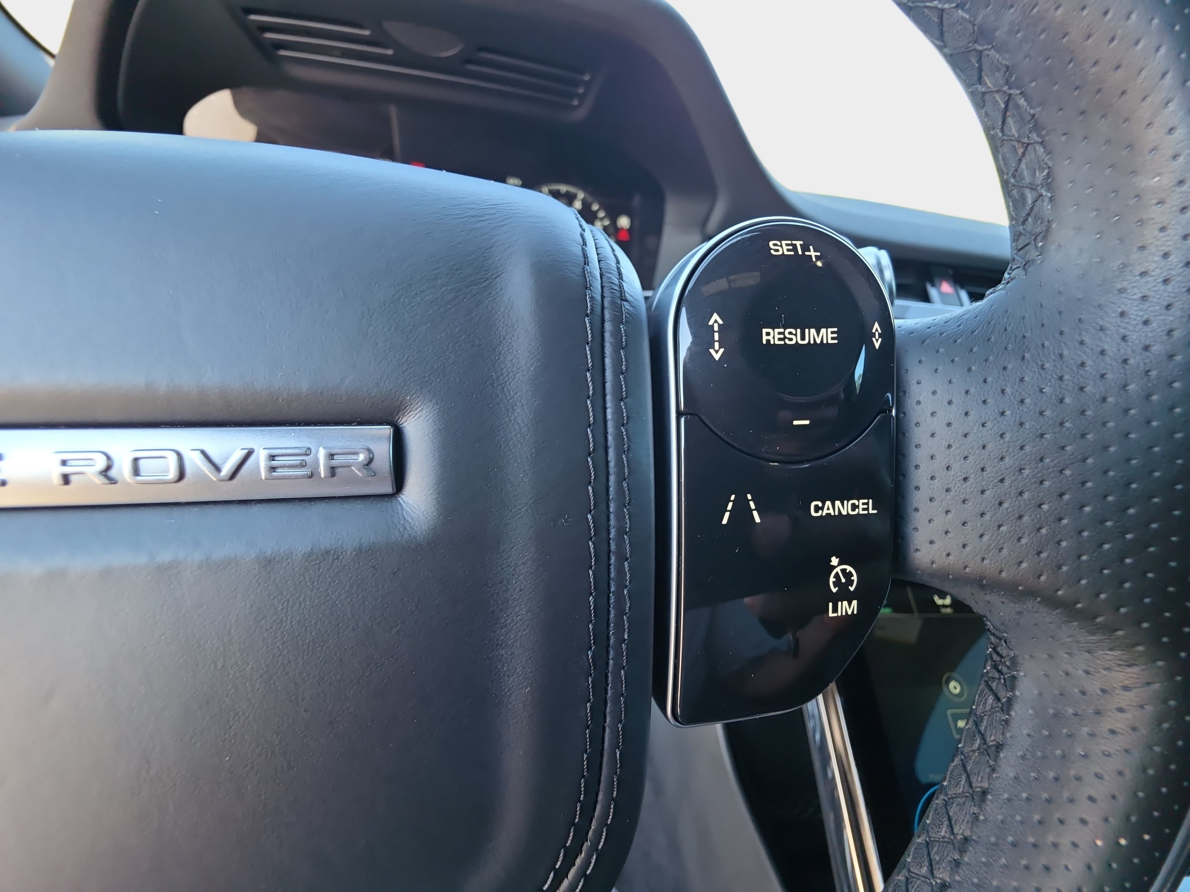 Certified 2020 Land Rover Range Rover Evoque R-Dynamic HSE AWD/4WD image 18