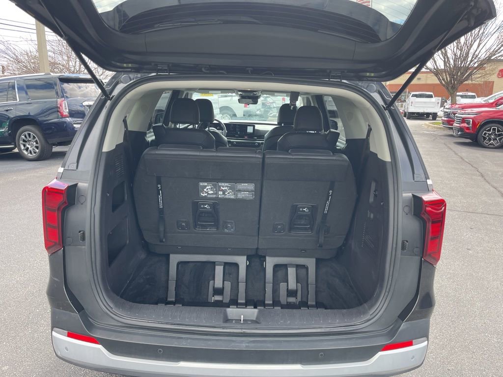 Used 2025 Kia Carnival FWD image 15