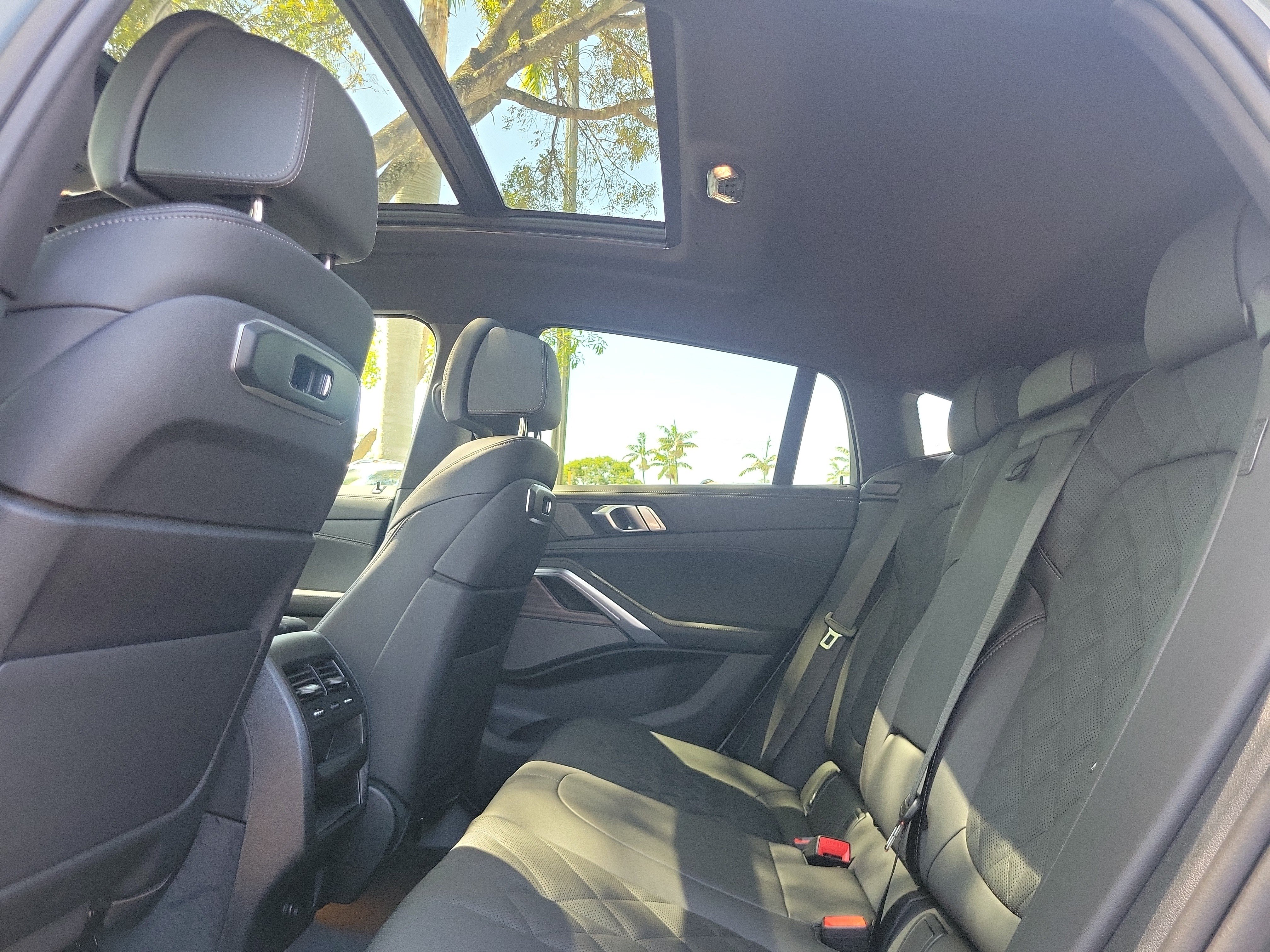 New 2027 BMW X6 xDrive40i w/ Premium Package AWD/4WD image 12
