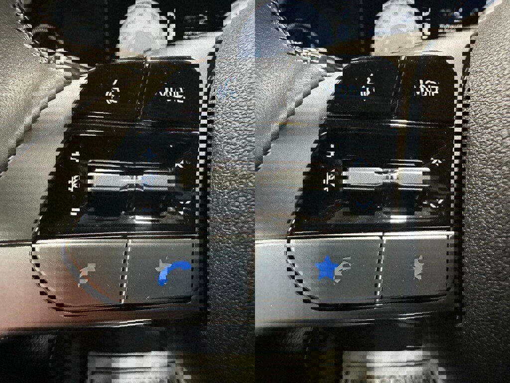 Used 2025 Hyundai Elantra SEL w/ Cargo Package image 19