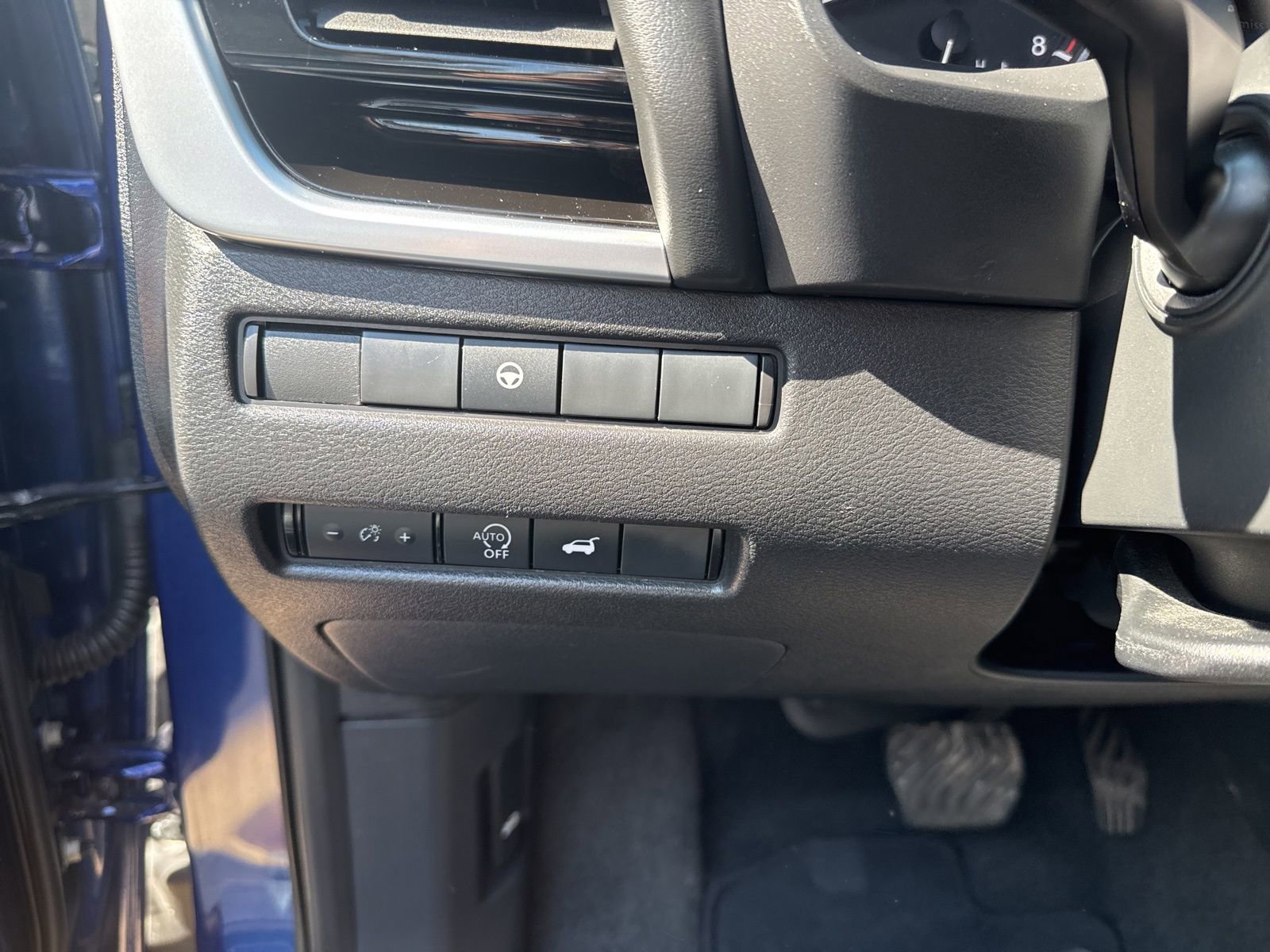 Used 2023 Nissan Rogue SL w/ SL Premium Package FWD image 10