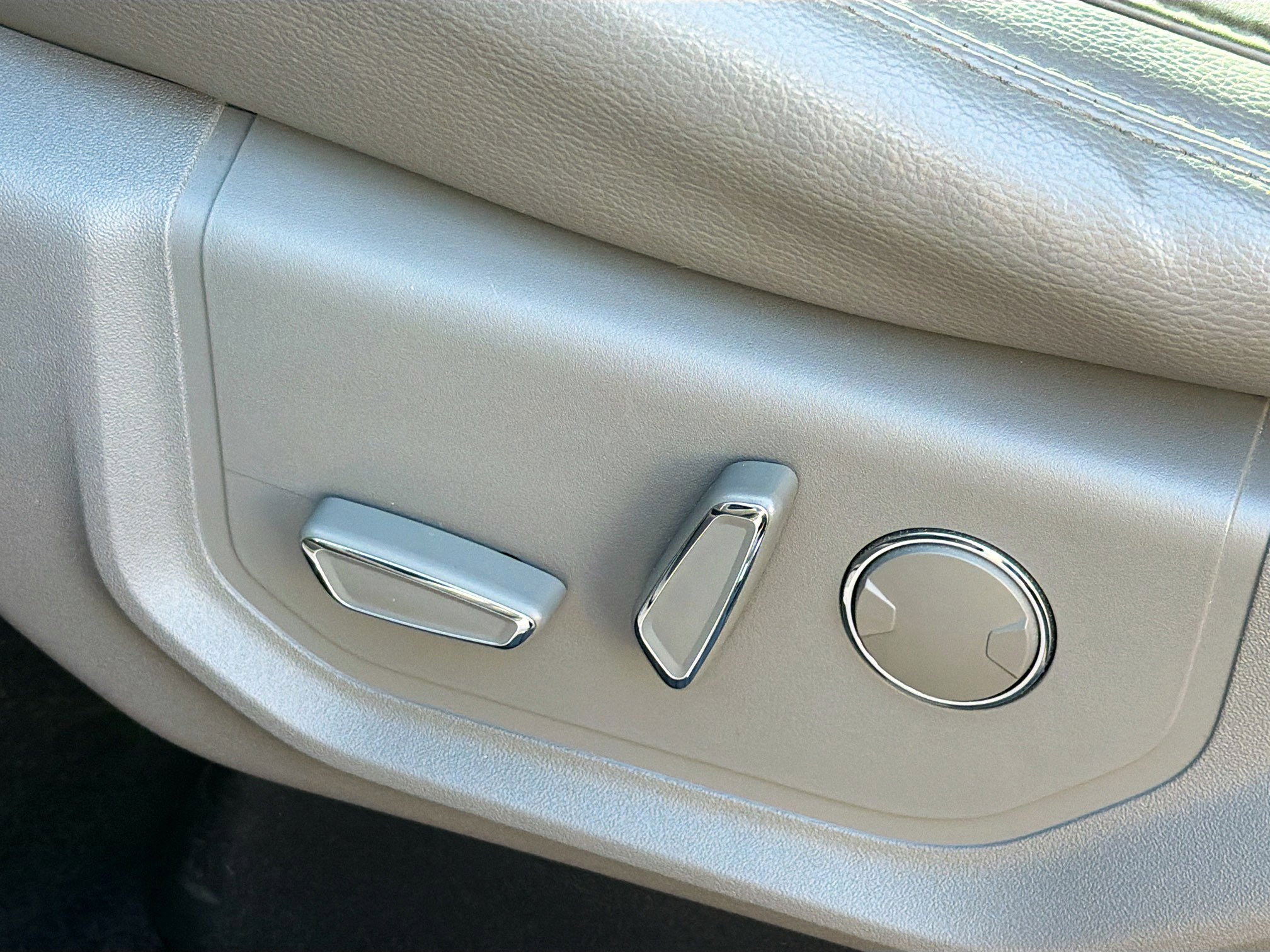 Used 2017 Ford F150 Lariat w/ Equipment Group 501A Mid image 23