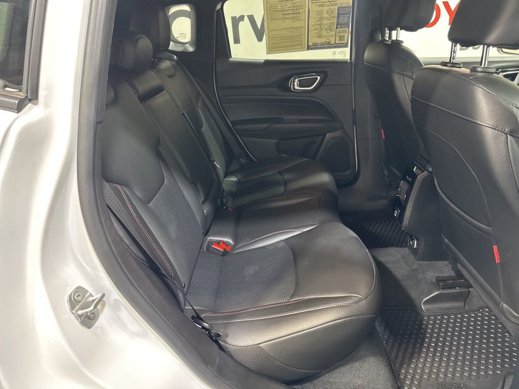 Used 2025 Jeep Compass Trailhawk image 15
