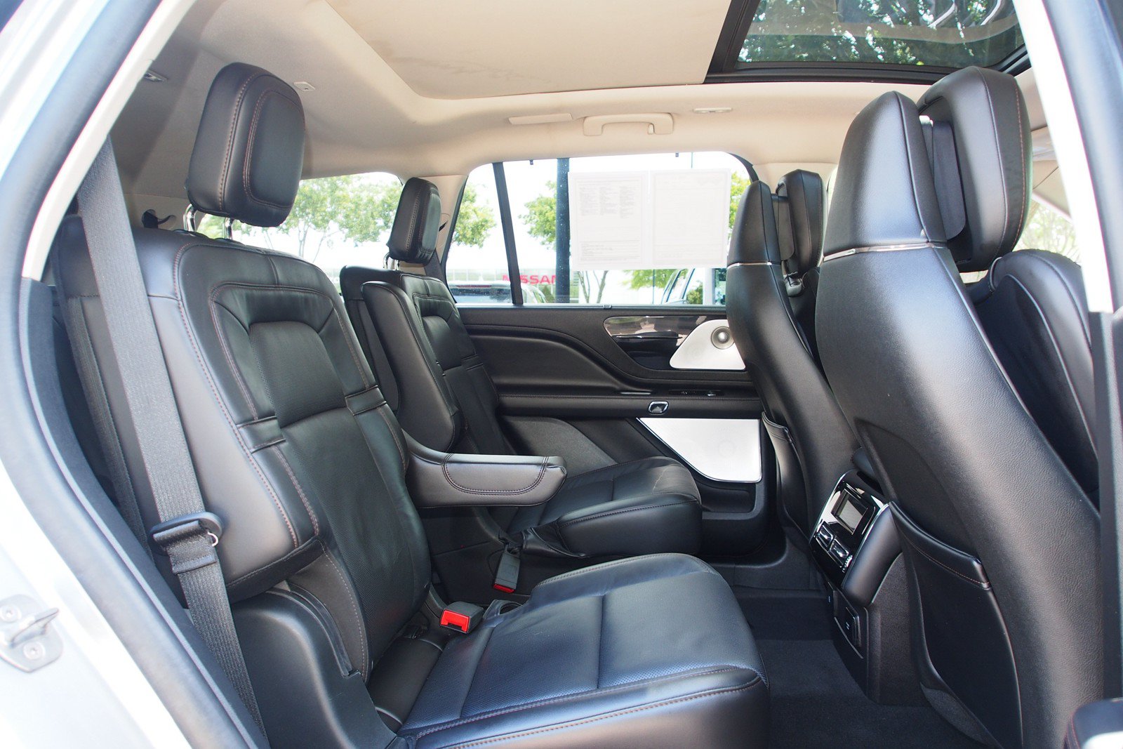 Used 2024 Lincoln Aviator Reserve w/ Equipment Group 201A RWD image 14