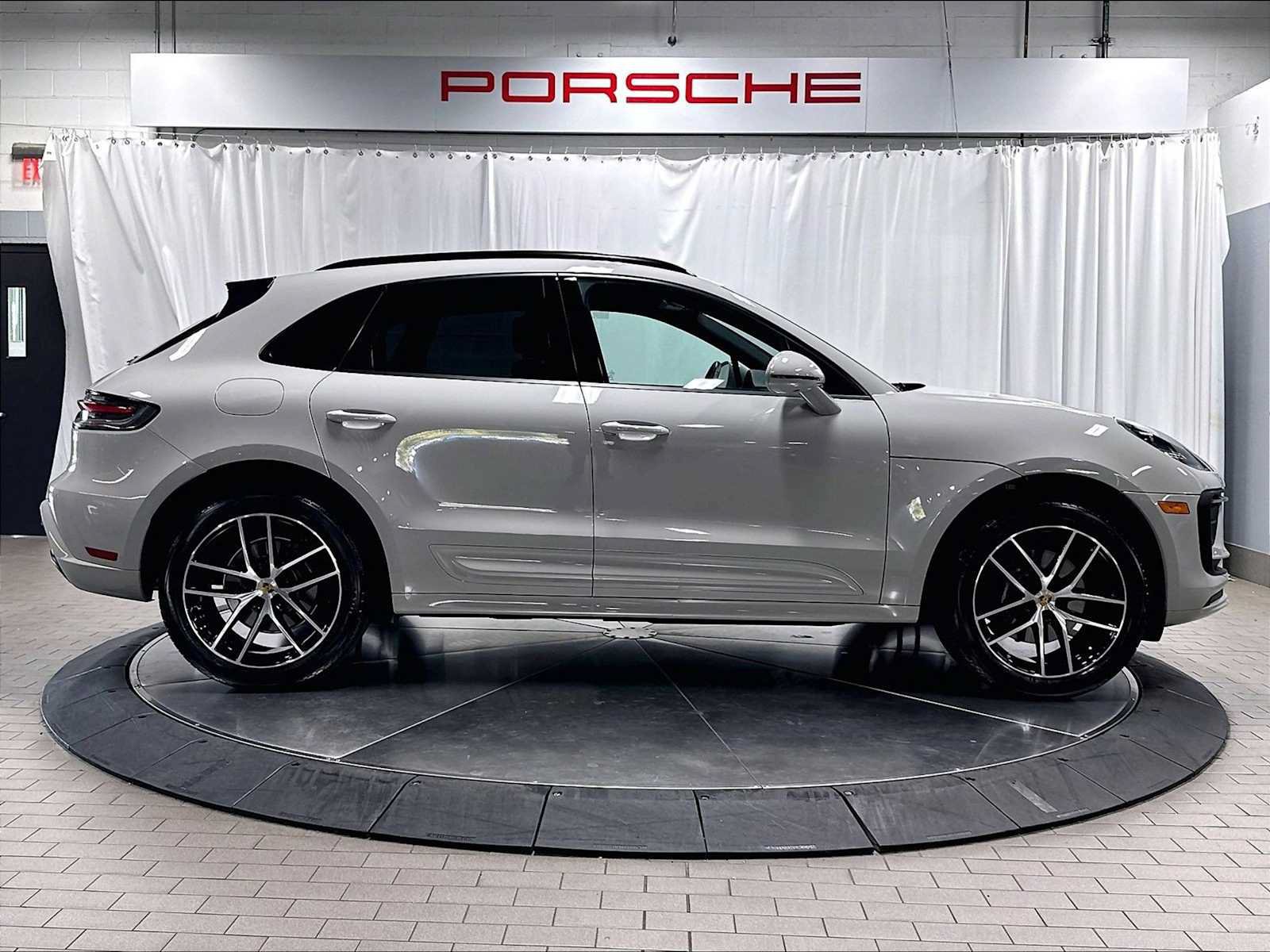 Used 2026 Porsche Macan AWD/4WD image 10