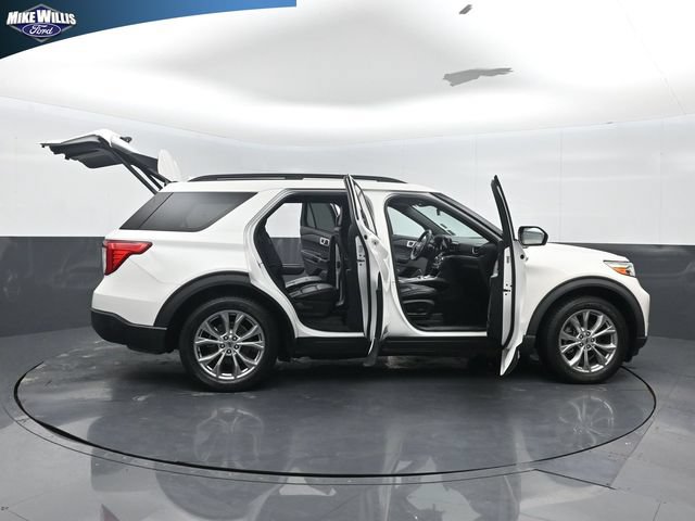 Used 2020 Ford Explorer XLT w/ Equipment Group 202A RWD image 17