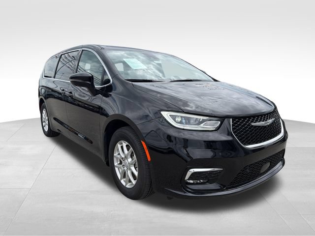 Used 2026 Chrysler Pacifica Select FWD image 5