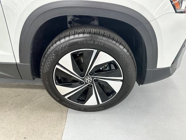 Used 2025 Volkswagen Taos SE w/ Panoramic Sunroof Package AWD/4WD image 18
