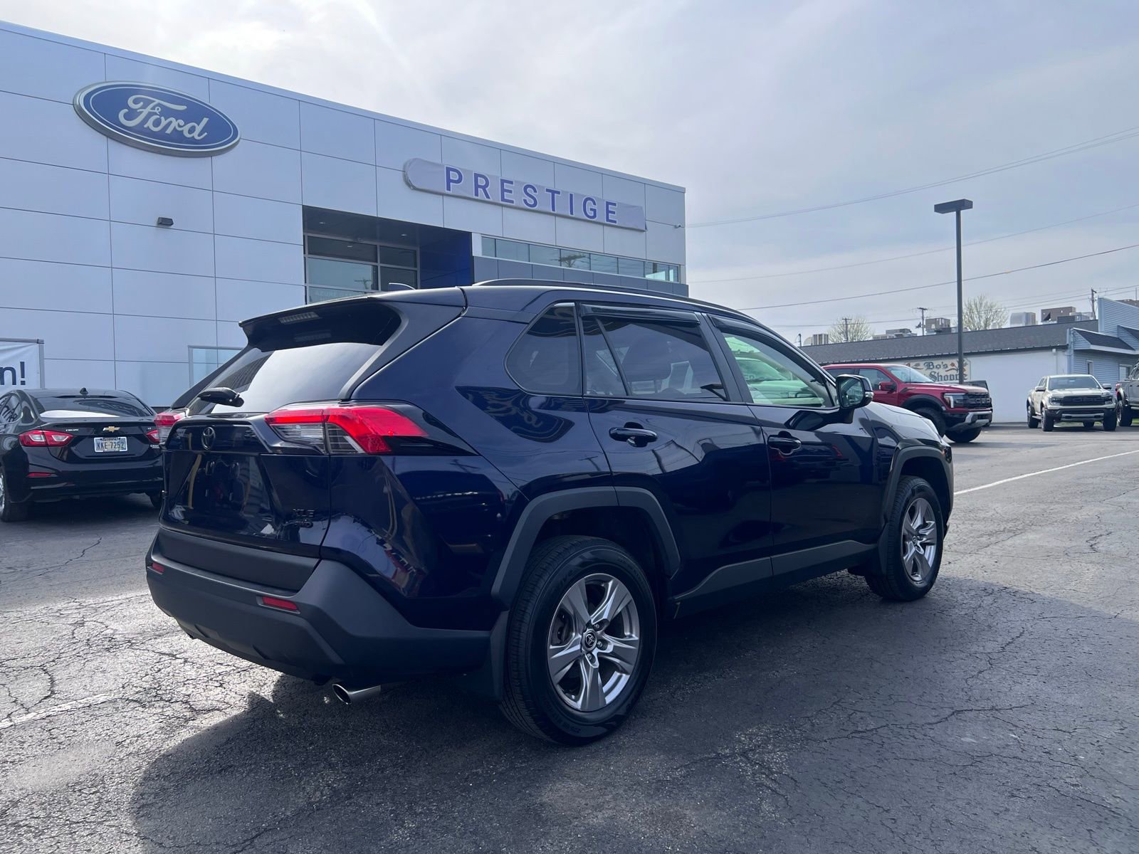 Used 2022 Toyota RAV4 XLE image 9