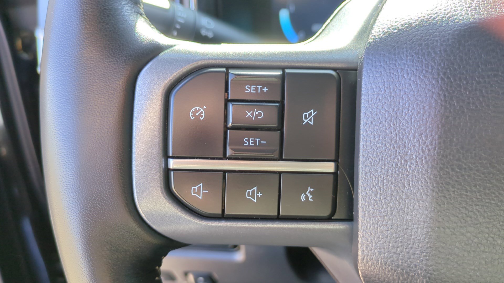 Used 2024 Ford F350 Lariat image 17