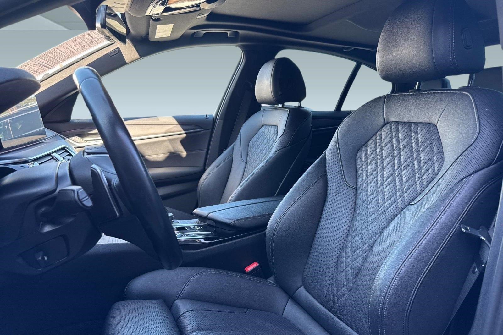 Used 2023 BMW 530e w/ Convenience Package image 20