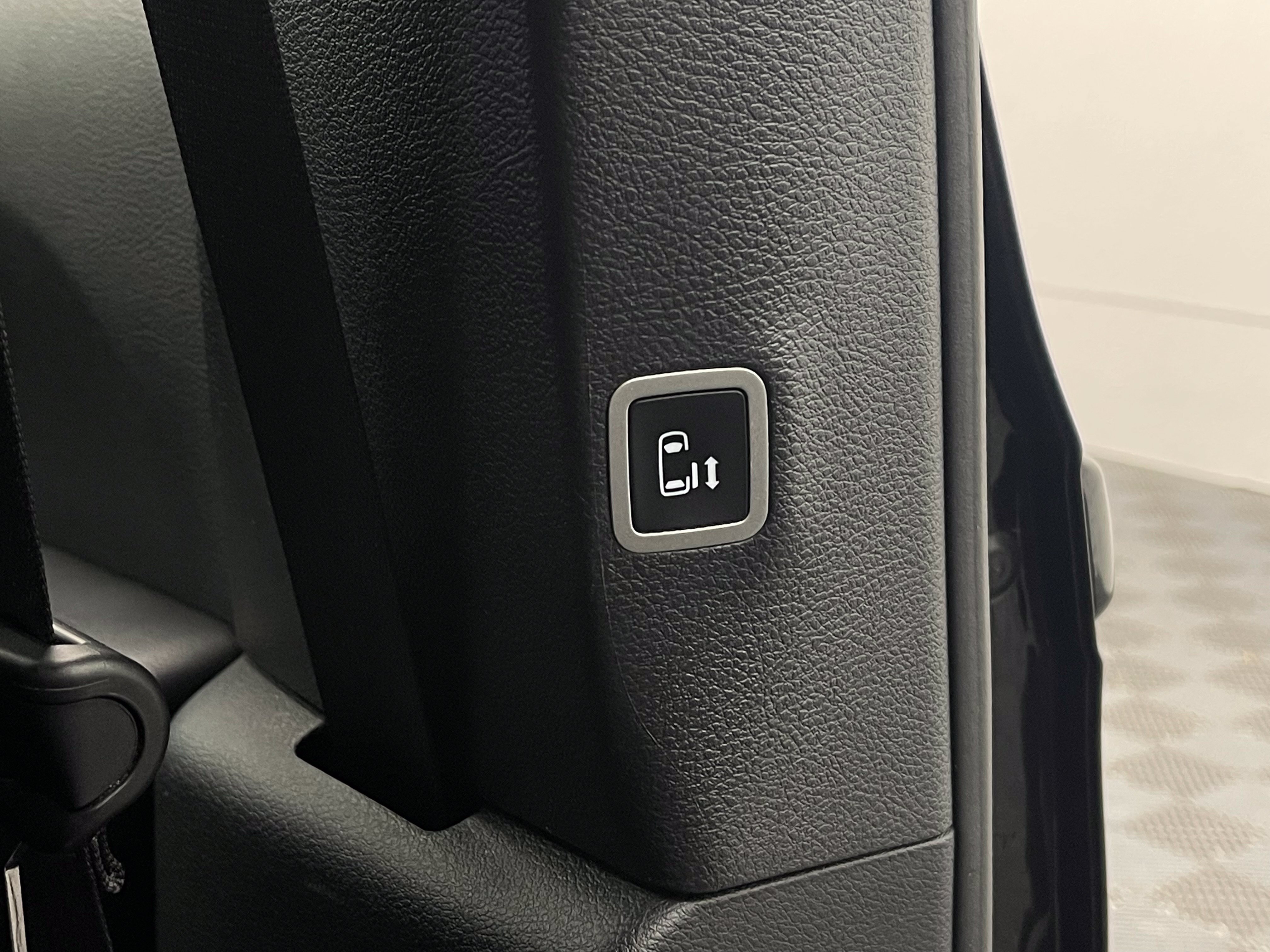 Used 2025 Chrysler Pacifica Select FWD image 37
