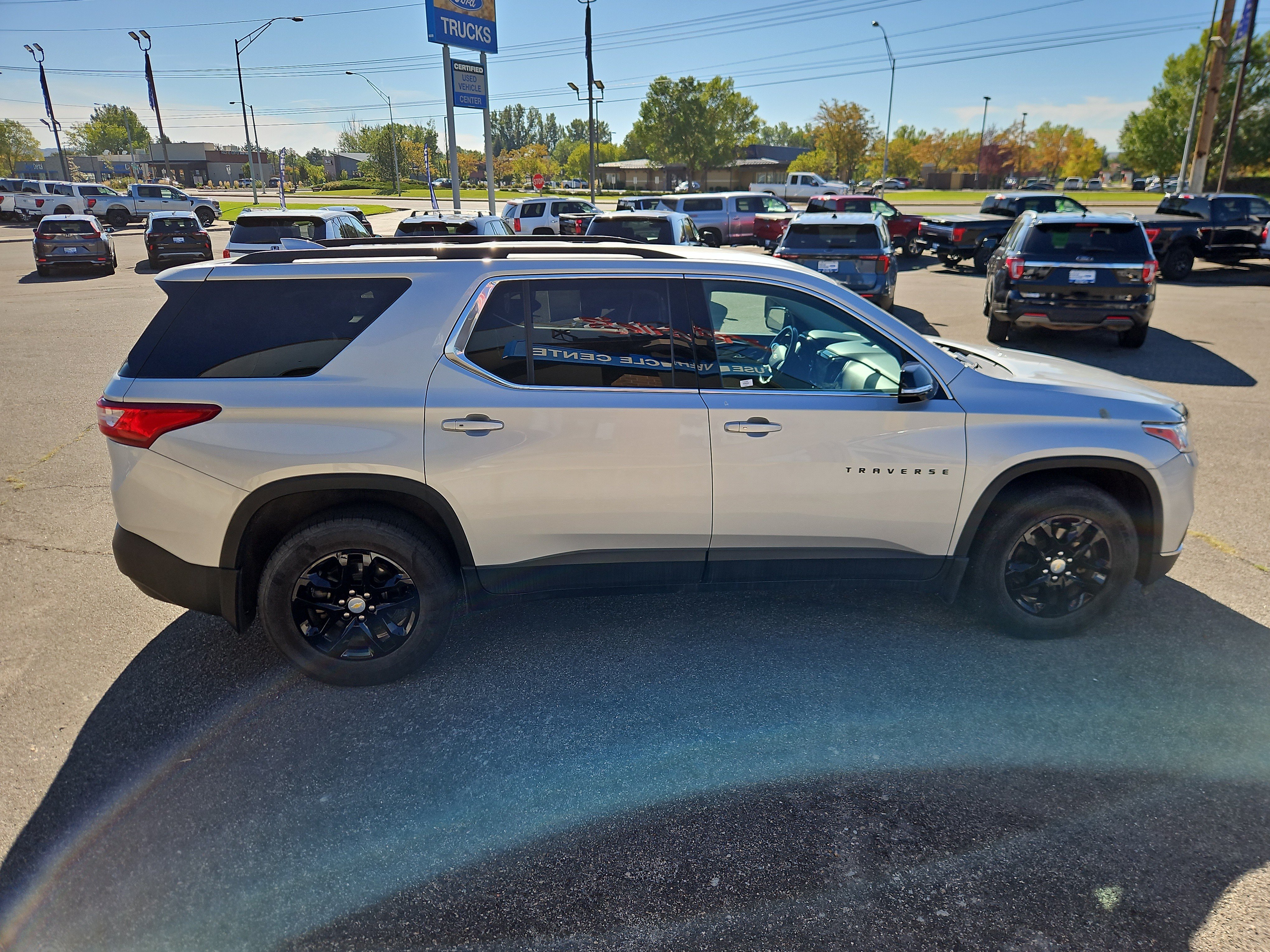 Used 2019 Chevrolet Traverse LT w/ LPO, Blackout Package AWD/4WD image 6