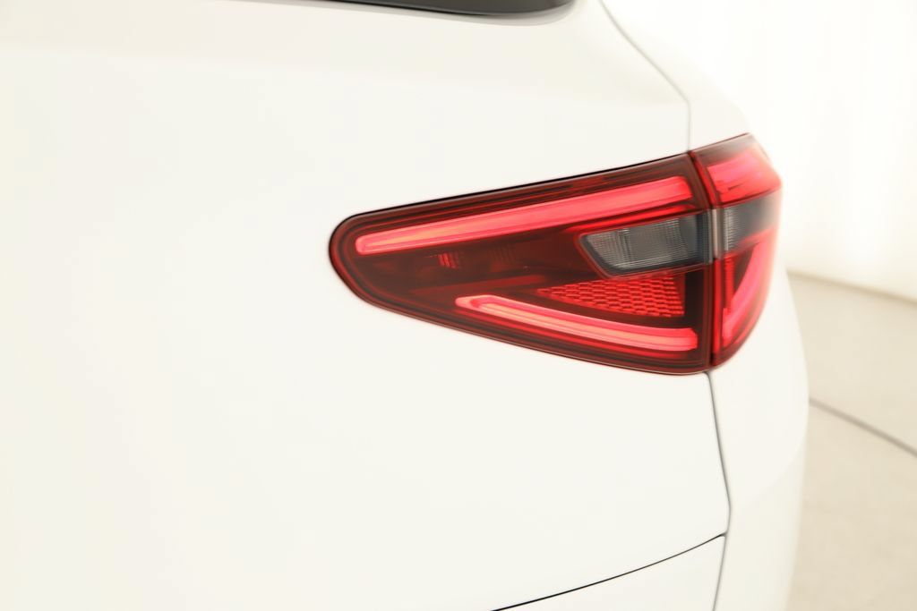 Used 2023 Alfa Romeo Stelvio Sprint RWD image 32