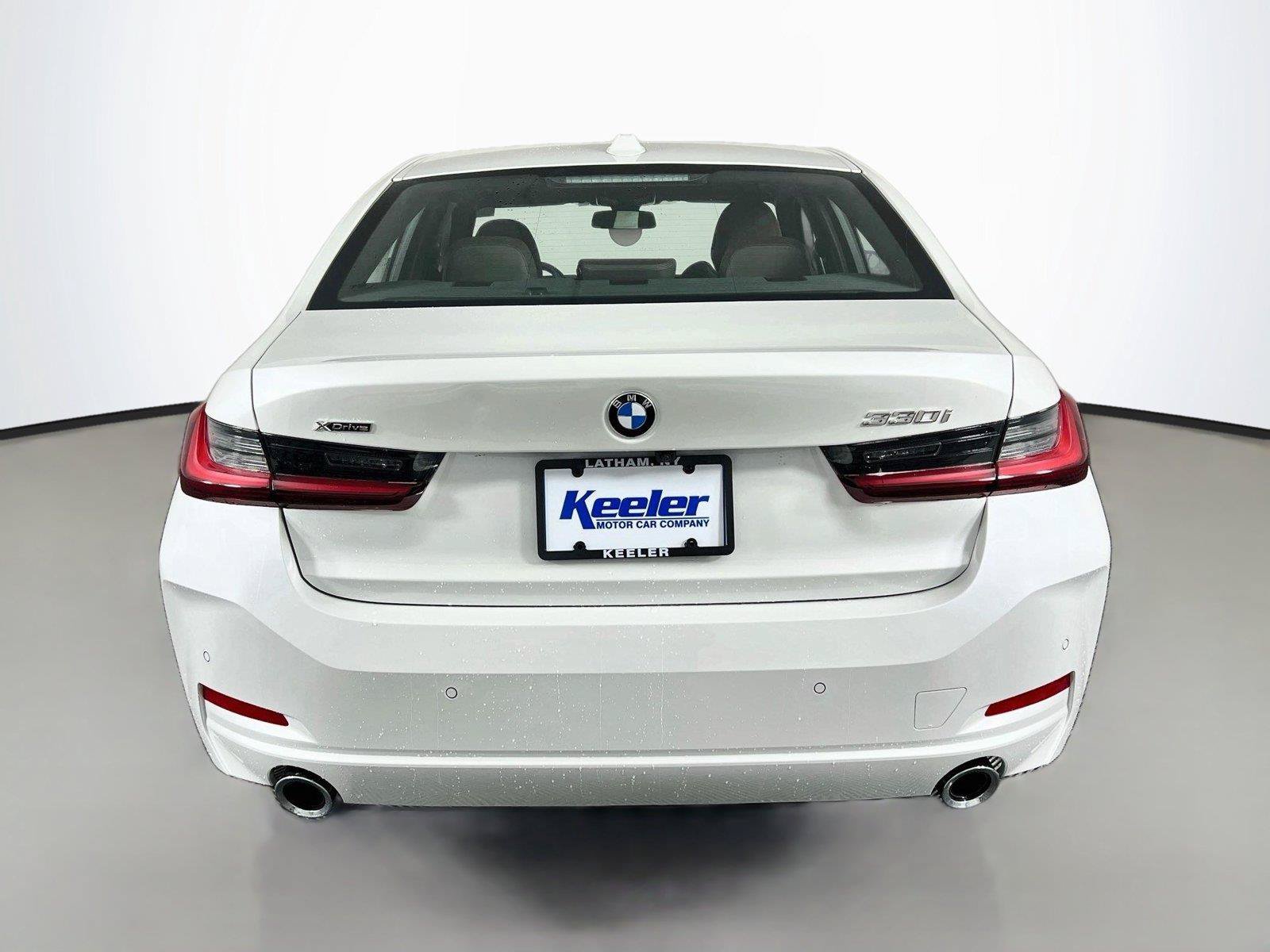Used 2026 BMW 330i xDrive Sedan w/ Premium Package AWD/4WD image 5