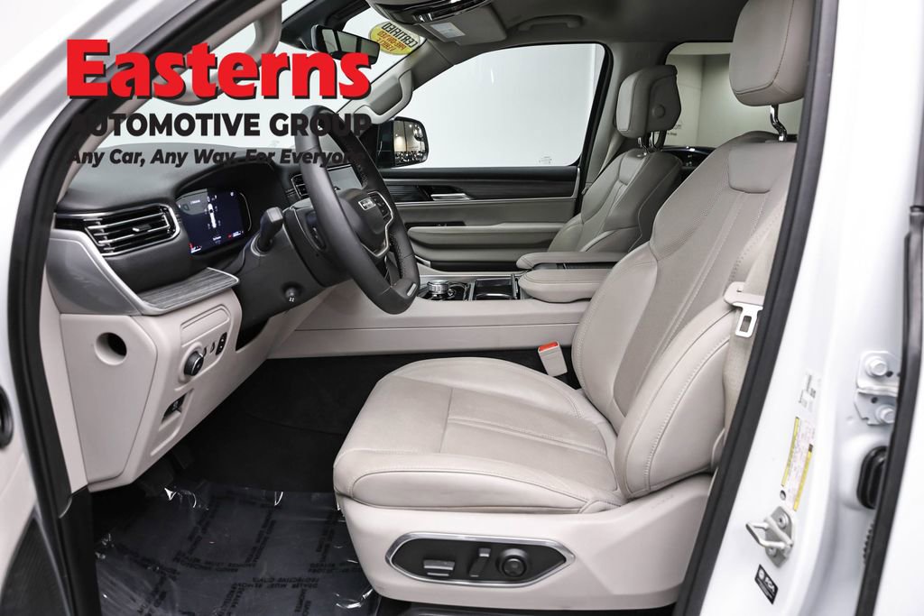 Used 2024 Jeep Wagoneer L Series II w/ Flexible Seating Group RWD image 14