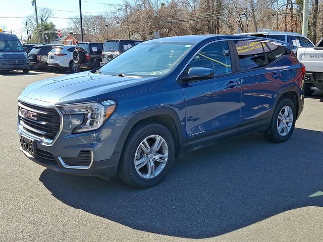Used 2024 GMC Terrain SLE image 3