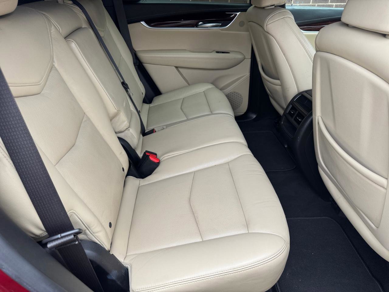 Used 2018 Cadillac XT5 Luxury w/ Driver Awareness Package AWD/4WD image 14