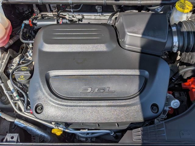 Used 2024 Chrysler Pacifica Touring-L image 30