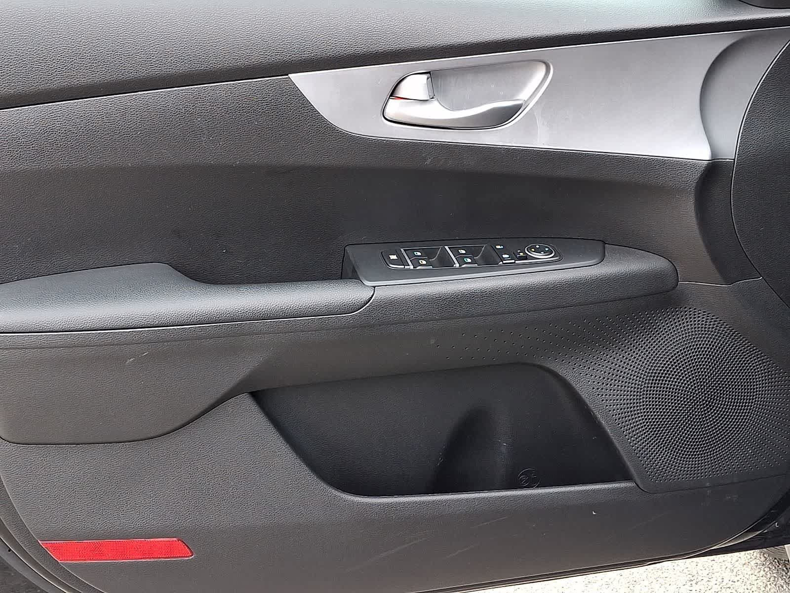 Used 2023 Kia Forte LXS w/ LXS Technology Package FWD image 13
