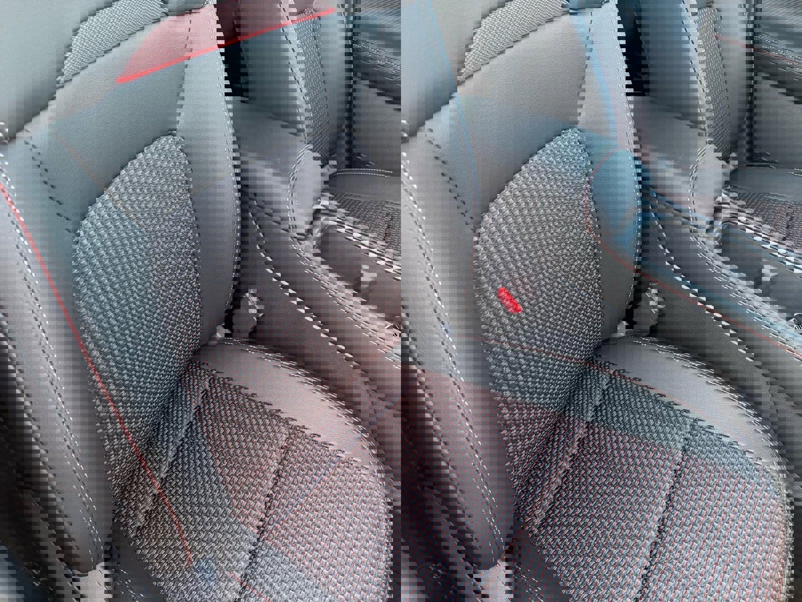 New 2025 Nissan Kicks SR image 12