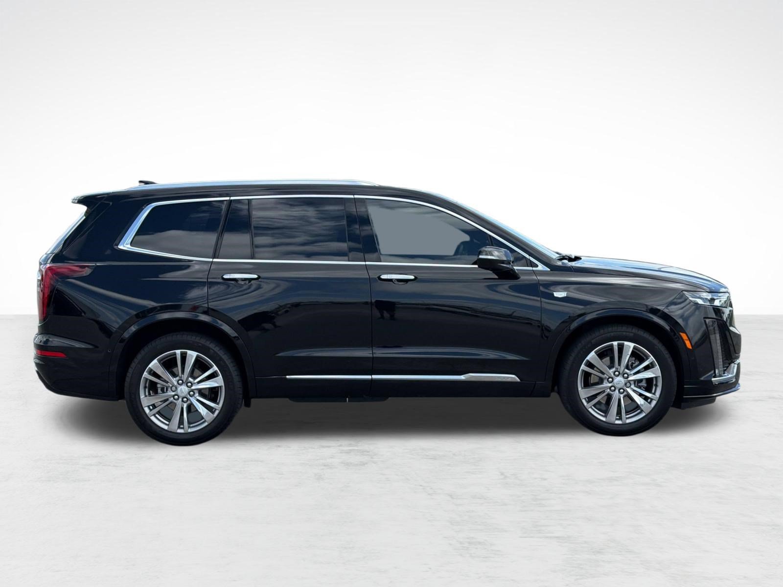Used 2024 Cadillac XT6 Premium Luxury w/ Technology Package FWD image 8