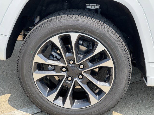 New 2025 Jeep Grand Cherokee Overland w/ Luxury Tech Group IV image 41