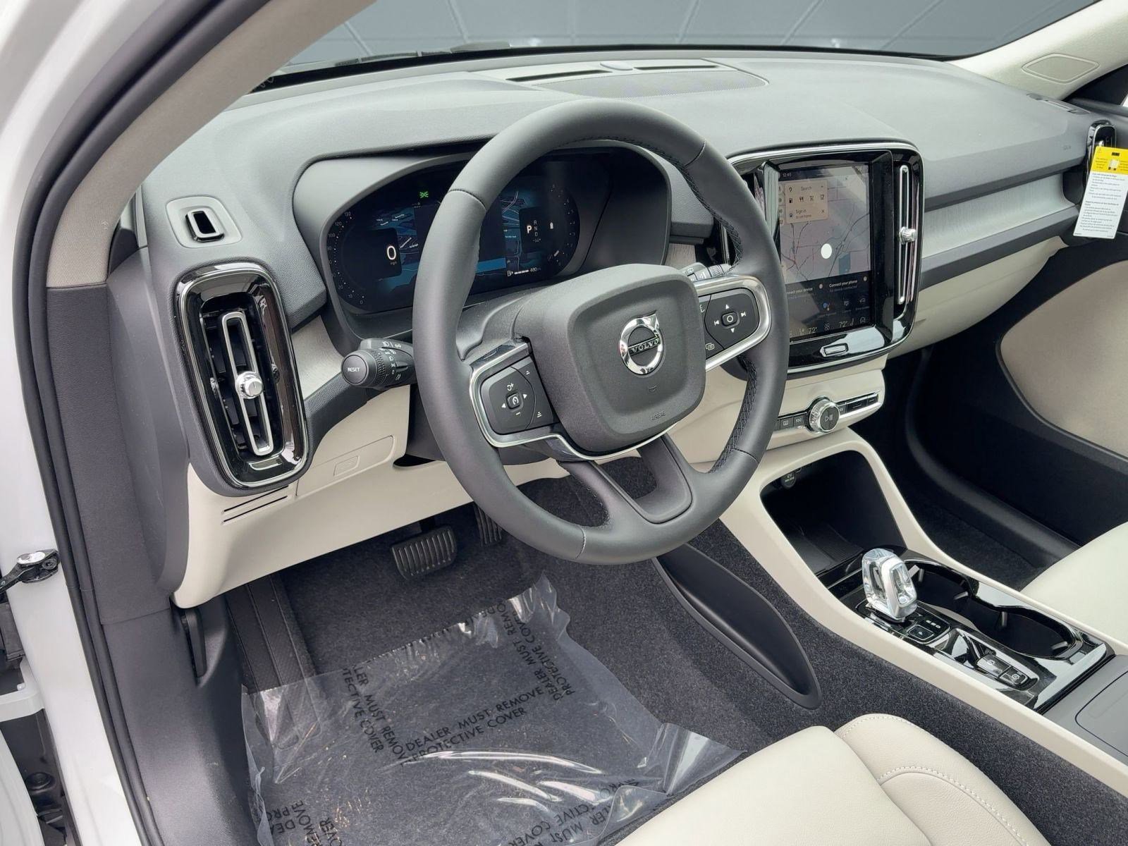 New 2026 Volvo XC40 B5 Plus w/ Climate Package image 4