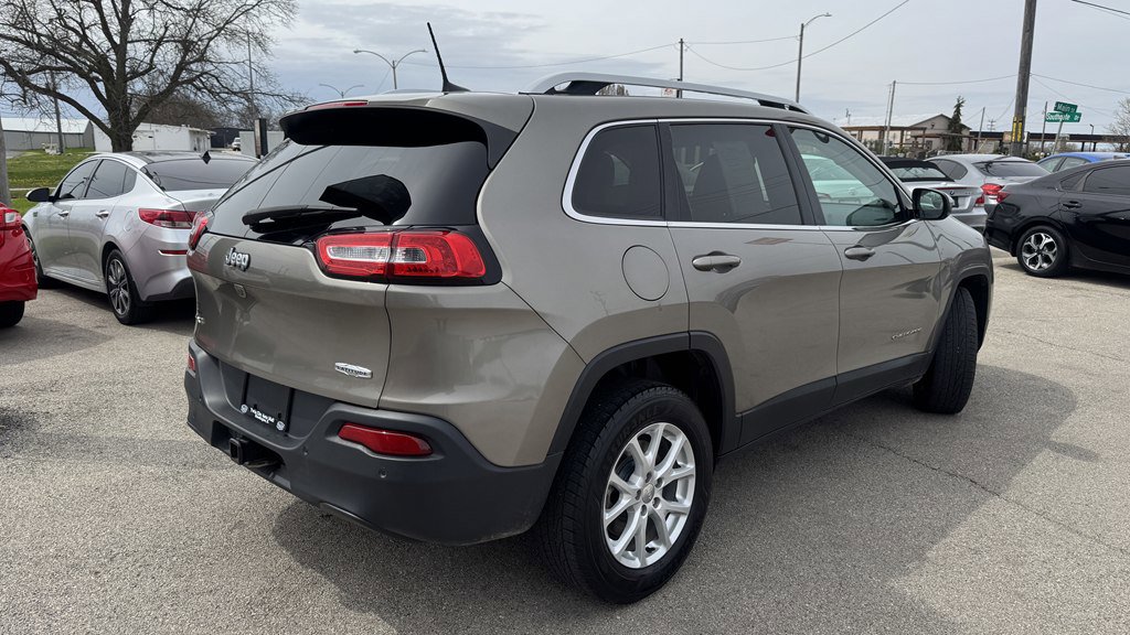 Used 2017 Jeep Cherokee Latitude w/ Safety/Convenience Group image 8